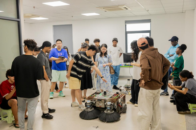 國(guó)際師生沉浸式體驗(yàn)具身智能AI科技，感知中國(guó)創(chuàng)新力量